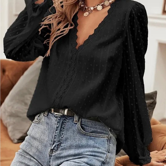 Black dotted lace v-neck - Picture 2 of 4